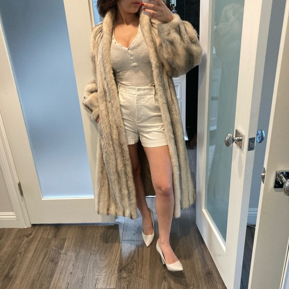 Elegant Vintage Fur Coat 🔥. Female Mink Fur Luxurious & Rare Fur - Picture 6 of 15